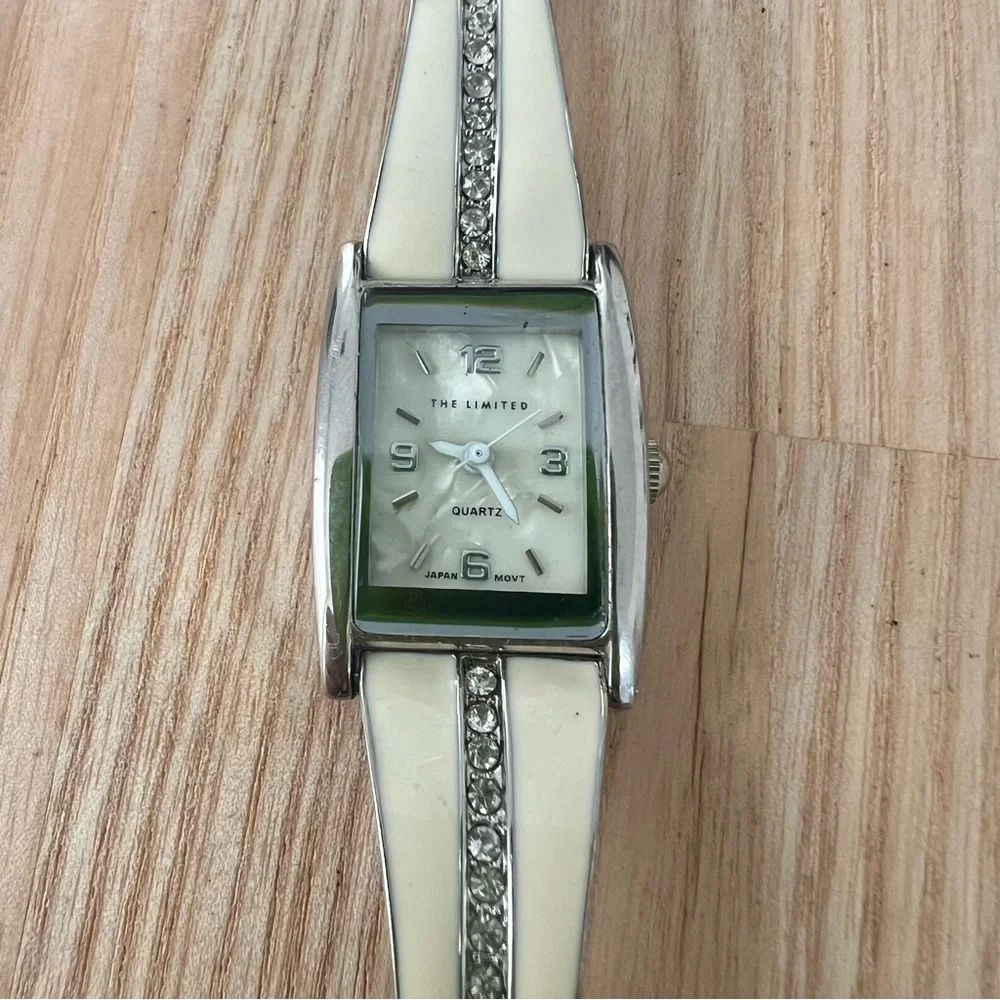 The limited ladies rectangular silver tone bracelet watch NEW BATTERY